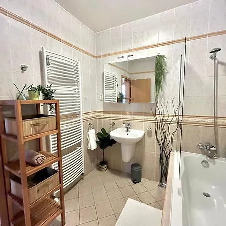 Tina - Old Town, Ac, Free Private Parking Apartment *
